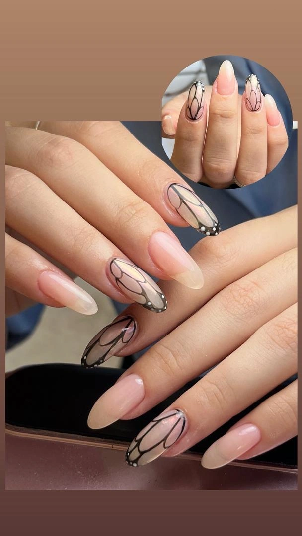 Uñas con patrones intrincados y acabado prolijo