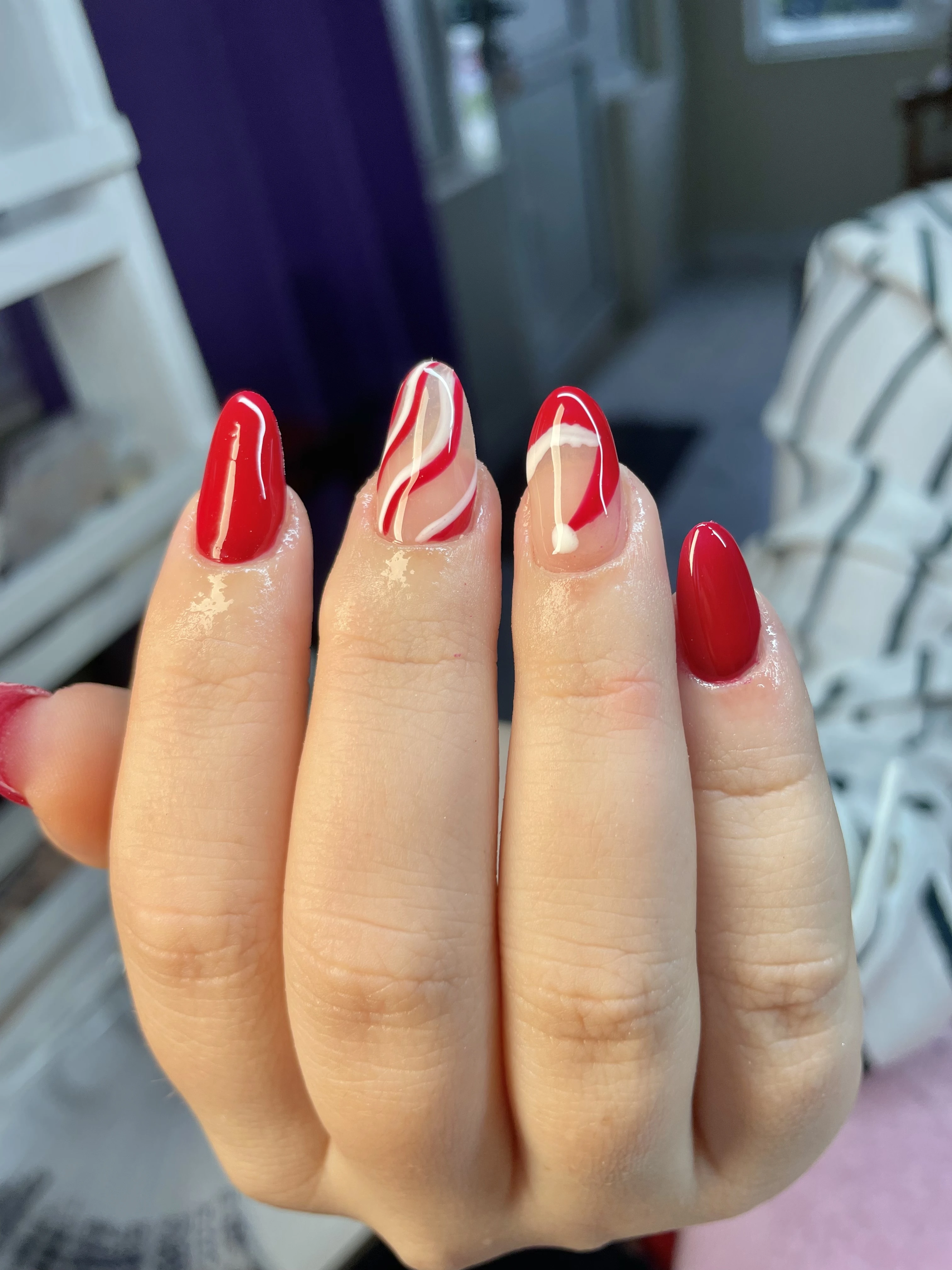 Nail art con decoración de pedrería